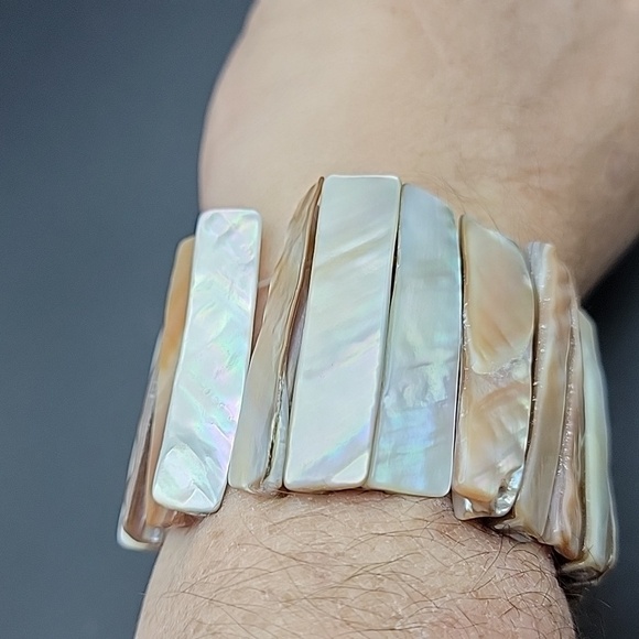 Iridescent Mother Of Pearl Shell Bracelet US Size 7 To 7-1/2" - Picture 3 of 7